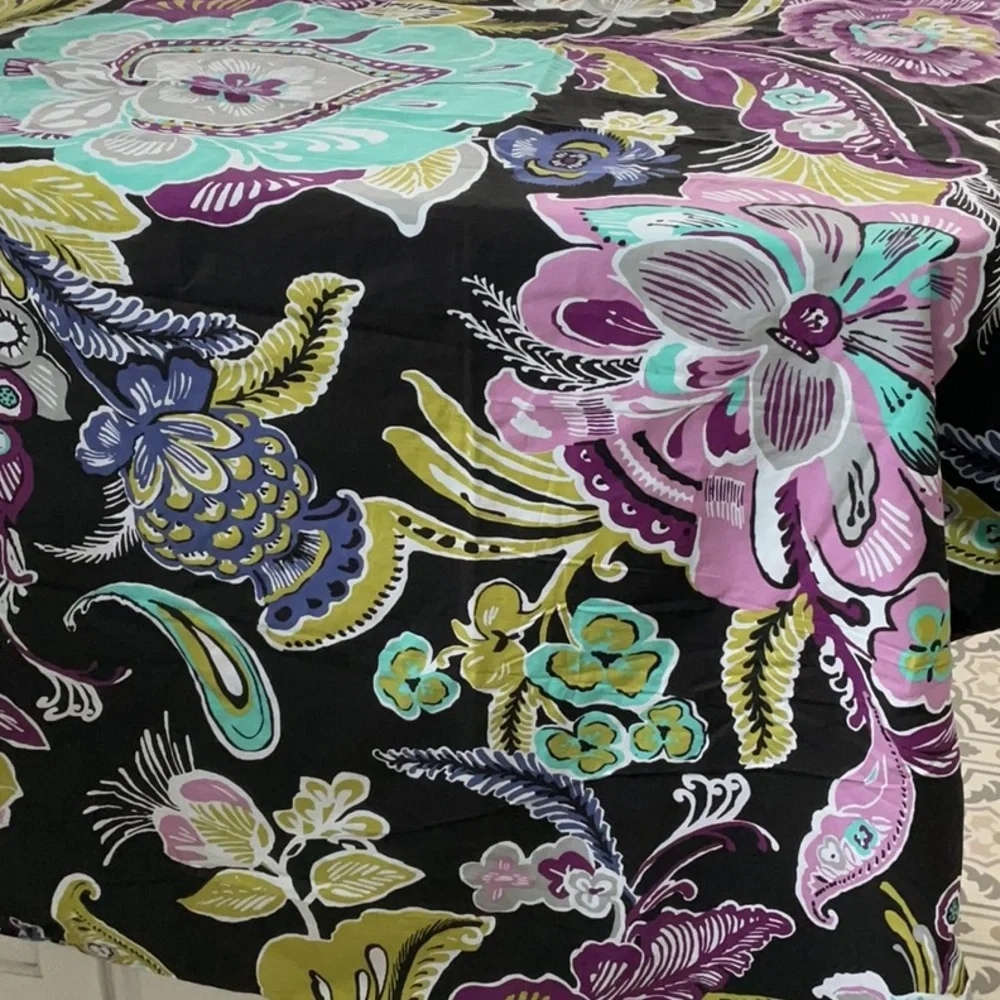 Pottery Barn Twin duvet. Never used.